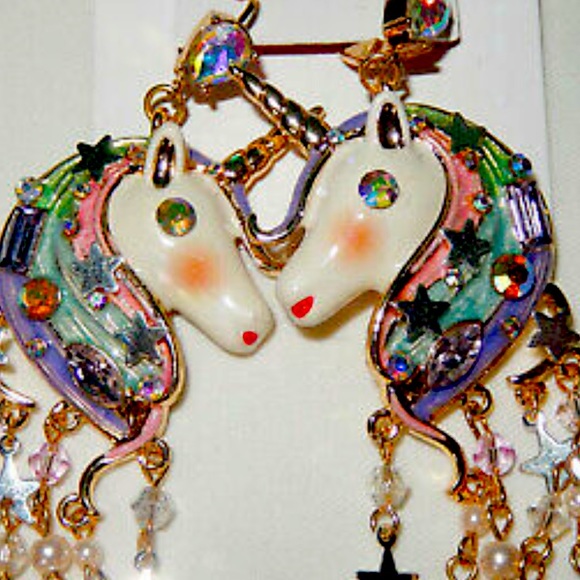 New  Betsey Johnson Unicorn Fringe Chandelier Earrings - Picture 10 of 15